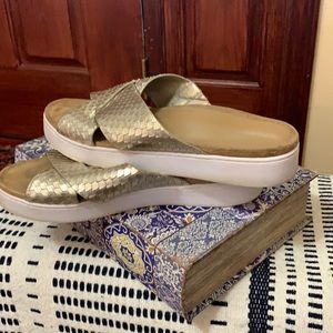 Vionic size 10 gold